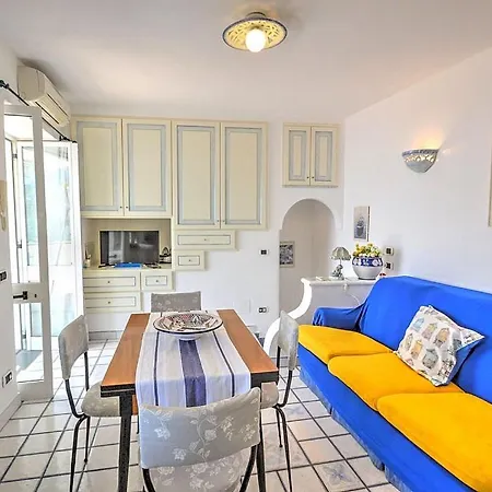 Tatil Evi Sleeps 4 Air Con Wifi *