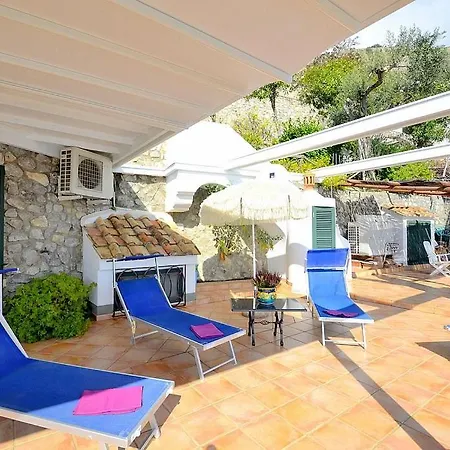 Sleeps 4 Air Con Wifi *